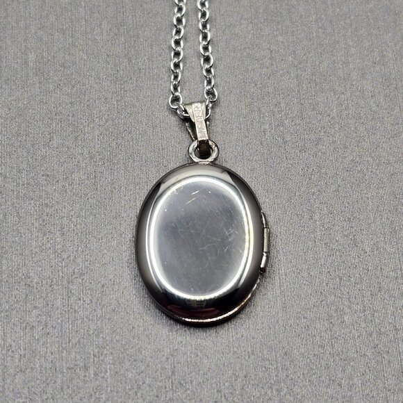 VTG JM Fisher Sterling Silver Sweetheart Locket Necklace 22" Floral Etched 1940s - Picture 5 of 15